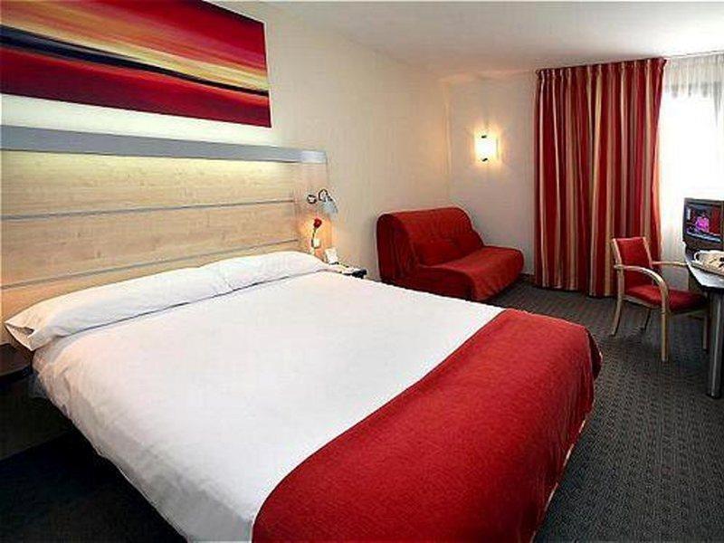 Holiday Inn Express Molins De Rei By Ihg Екстер'єр фото
